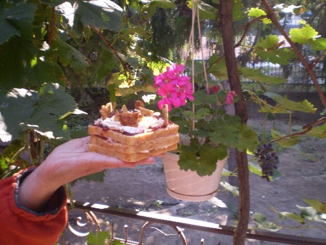 Ammily 4.szülinapja - "Ez a szülinapi torta" -  2008.08.30.